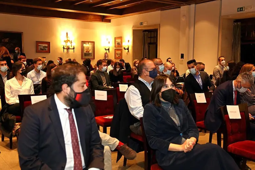 La conselleira de Emprego e Igualdade, María Jesús Lorenzana, participó hoy en la localidad pontevedresa en la gala del XVI Premio Joven Emprendedor y Joven Empresario organizada por Aje Vigo.