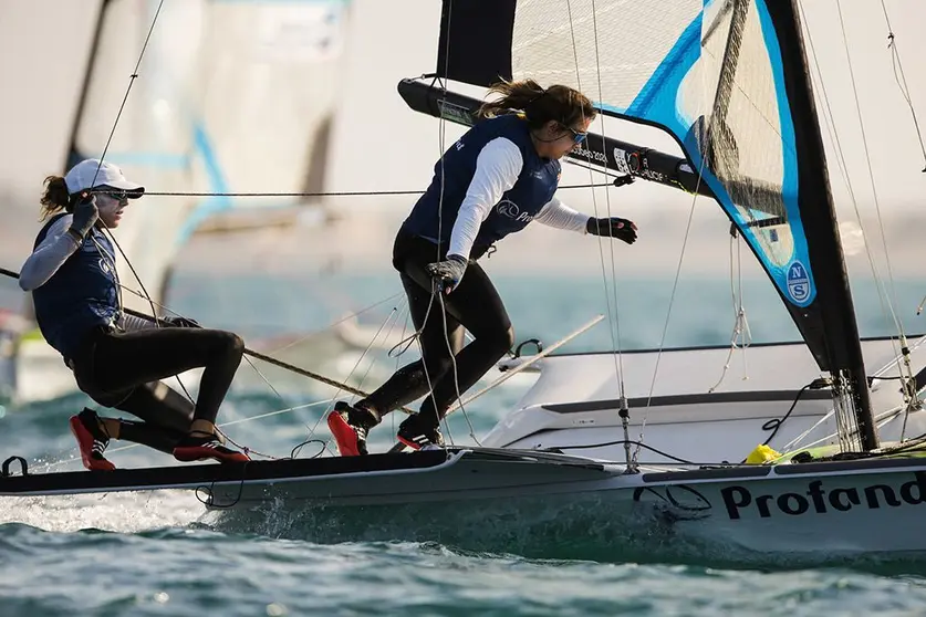 Patricia Suárez y María Cantero compitiendo en Omán Foto: © Sailing Energy | Oman Sail.