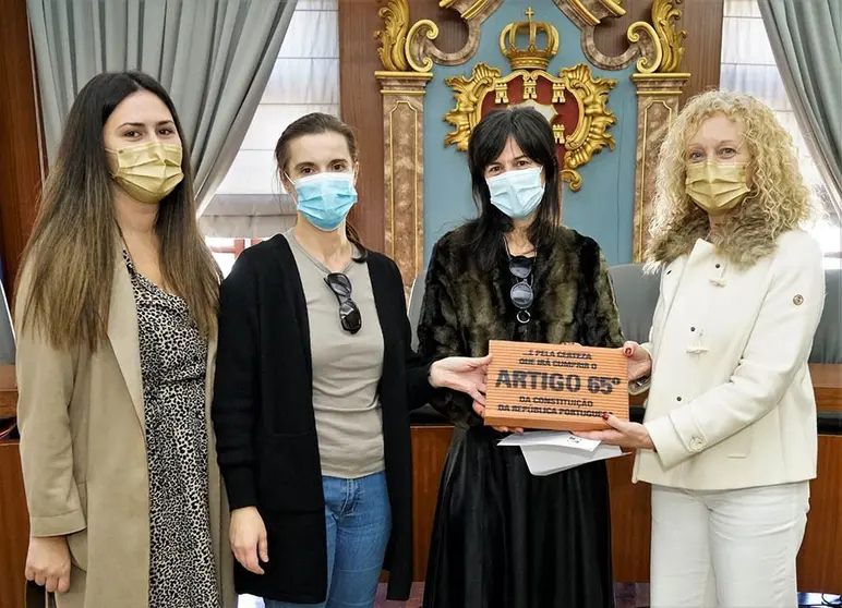 A Vice-Presidente da Câmara Municipal de Esposende, Alexandra Roeger, lembrou a Estratégia Local de Habitação definida pelo Município, e já aprovada em Assembleia Municipal, a qual foi definida em vários eixos de intervenção. 