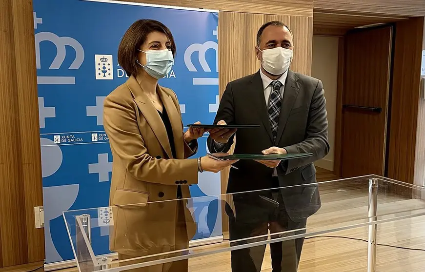 La conselleira de Medio Ambiente, Territorio y Vivienda, Ángeles Vázquez, y el conselleiro de Sanidad, Julio García Comesaña, firmaron hoy un convenio en el HULA.
