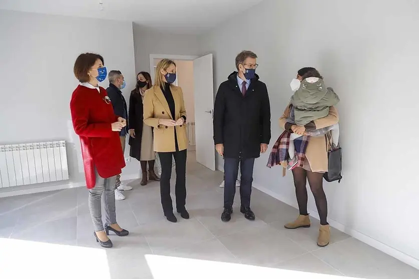 “Vigo es la ciudad gallega donde más estamos invirtiendo en vivienda, porque es la ciudad donde más necesidades de vivienda protegida y de vivienda pública tenemos detectadas”, recalca Feijóo.