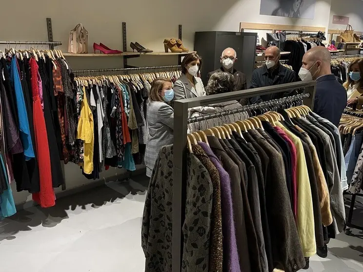 Ángeles Vázquez salienta que están dirixidas pemes, autónomos, asociacións e fundacións que queiran poñer en marcha ou ampliar instalacións para a preparación ou reutilización destes residuos.