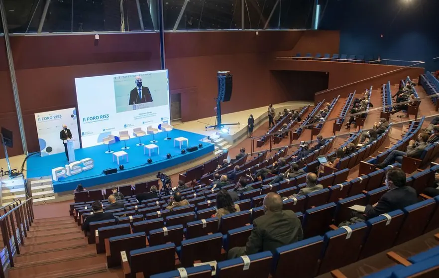 O vicepresidente segundo e conselleiro de Economía, Empresa e Innovación, Francisco Conde, pecha o II Foro RIS3, centrado no proceso de elaboración da nova Estratexia de Especialización Intelixente de Galicia.