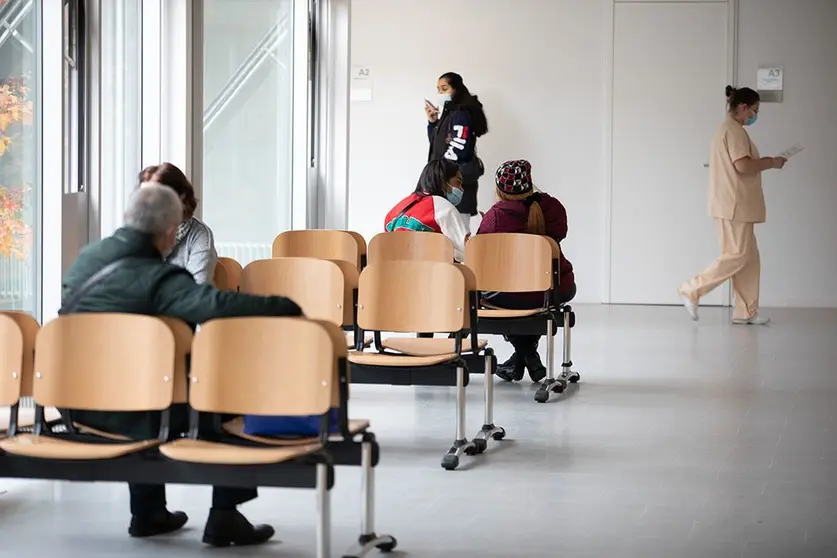 La administración gallega modificará su sistema para que en el momento de imprimir y enviar el parte de baja por covid-19, el sistema almacene el alta del mismo para, siete días después, enviarlo a la Seguridad Social.