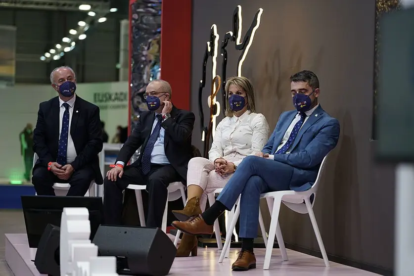 El vicepresidente de la Xunta, Alfonso Rueda, participó esta tarde junto con la directora de Turismo de Galicia, Nava Castro, y el delegado territorial de la Xunta en Pontevedra, Luis López, en la presentación de Mar de Santiago Experience.