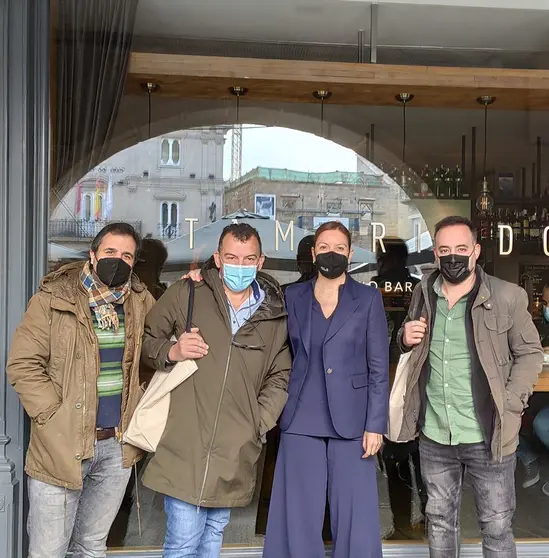 mantuvo un encuentro con responsables de los establacementos hosteleiros Restaurante A Taberna, Restaurante El Coto, Bar Tamarindo y Restaurante A Carballeira.