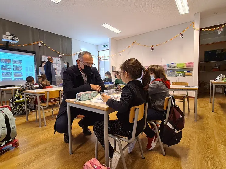 Autarca Rui Teixeira sublinha o papel fundamental da Câmara Municipal na criação das melhores condições
para “as crianças, que são o futuro do nosso concelho, crescerem com conhecimento”.
