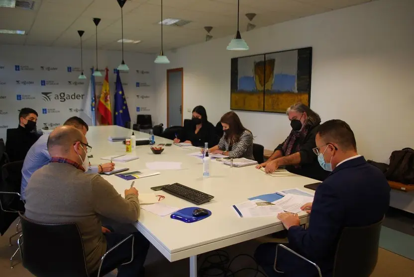 
O conselleiro do Medio Rural e a directora xeral da Axencia Galega da Desenvolvemento Rural mantiveron un encontro con representantes de ASPROCEL. 
