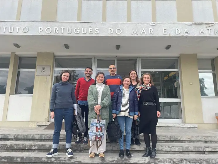 reforzar la colaboración de los dos organismos investigadores en materia de control de la producción de moluscos bivalvos.