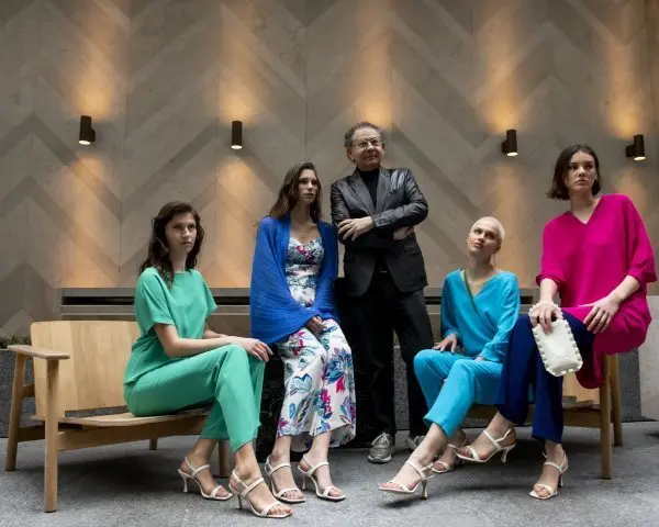 Verino ha presentado su colección SS22 junto a Cristina Mariño y Dora Casal, las dos mujeres que lideraran la marca los siguientes 40 años.