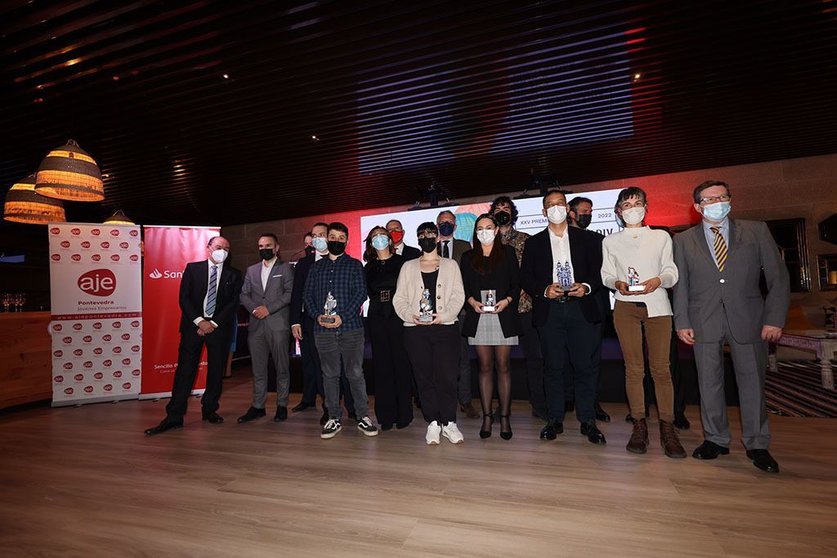 El vicepresidente primero de la Xunta asistió esta tarde a la gala de los XXV Premio Joven Empresario del Año, que organiza AJE Pontevedra y en la que entregó el Premio Honorífico al presidente de las bodegas Martín Códax, Xoan Allegue.