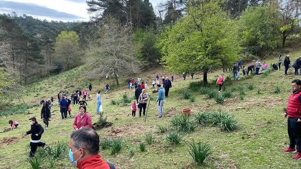 La Consellería de Medio Ambiente, Territorio y Vivienda y el AMPA del Colegio Marista Santa María de Tui colaboran en esta iniciativa ambiental dirigida a las familias del centro.