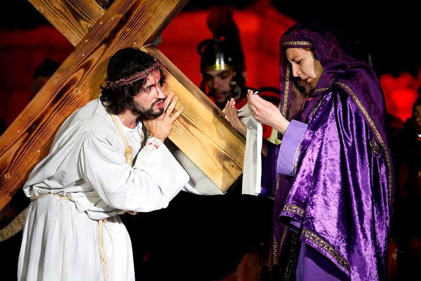 Cerca de uma centena de pessoas encenam, na Quinta-Feira Santa, as últimas horas de Jesus na Terra.