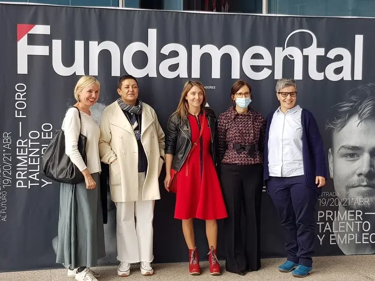 La gerente de la Fundaci&oacute;n Artesan&iacute;a de Galicia, Elena Fabeiro, particip&oacute; esta ma&ntilde;ana en Vigo en una mesa redonda sobre formaci&oacute;n profesional, en la que destac&oacute; la importancia del recambio generacional y de la llegada de los nuevos talentos.