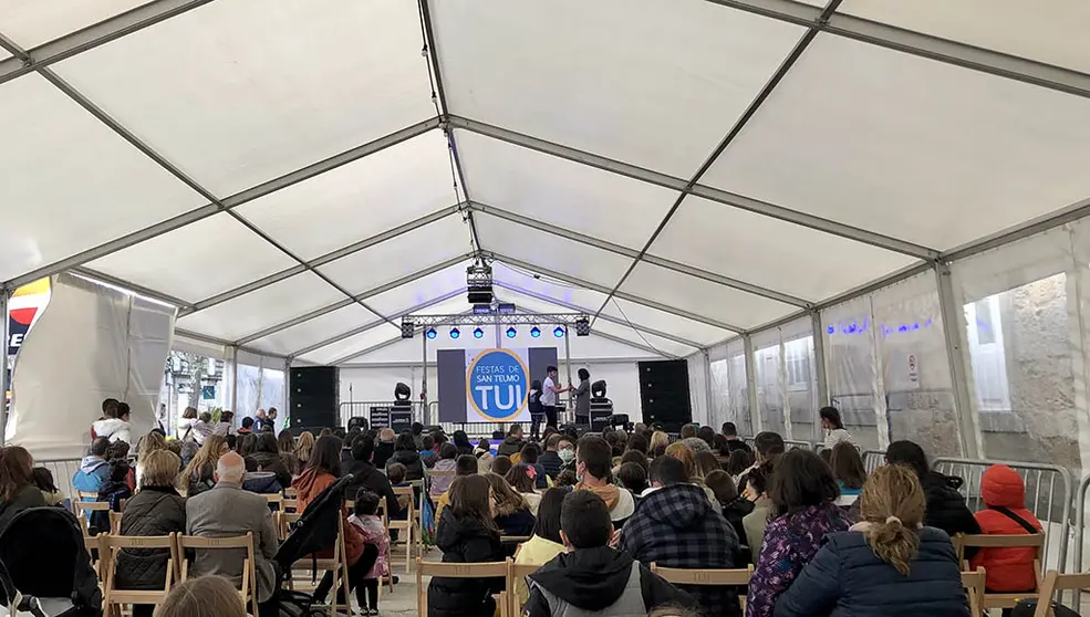 Carpa no paseo da Corredoira.