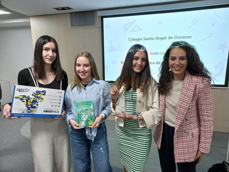 As creadoras do vídeo son Sabela Prada, Noa Vilas e Nerea Martínez, alumnas do colexio Santo Ángel de Ourense.
