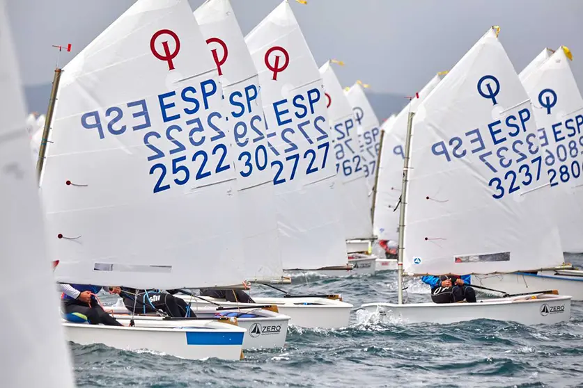 2022-04-24 Pepa Bermúdez de Castro en el medio (2727) del grupo de cabeza fue la mejor chica (Angel Tourón)