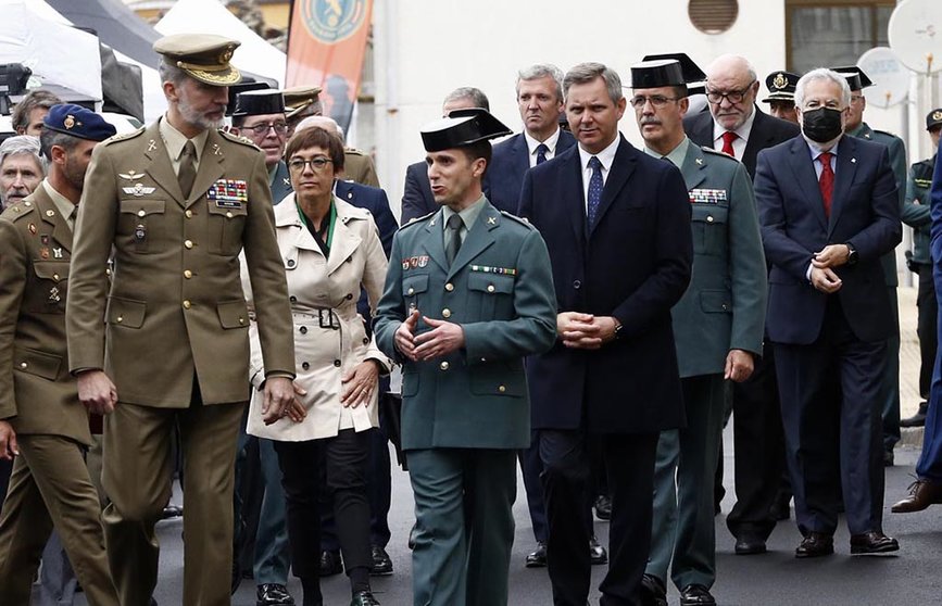 El Rey de España Felipe VI, visita el puesto de la Guardia Civil de Saria, donde conoció los medios que actúan en el Camino de Santiago.