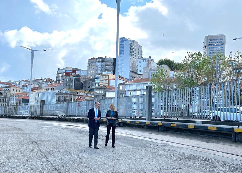 La delegada territorial de la Xunta en Vigo, Marta Fernández-Tapias, presentó este miércoles junto al presidente de la Autoridad Portuaria de Vigo, Jesús Vázquez Almuiña.