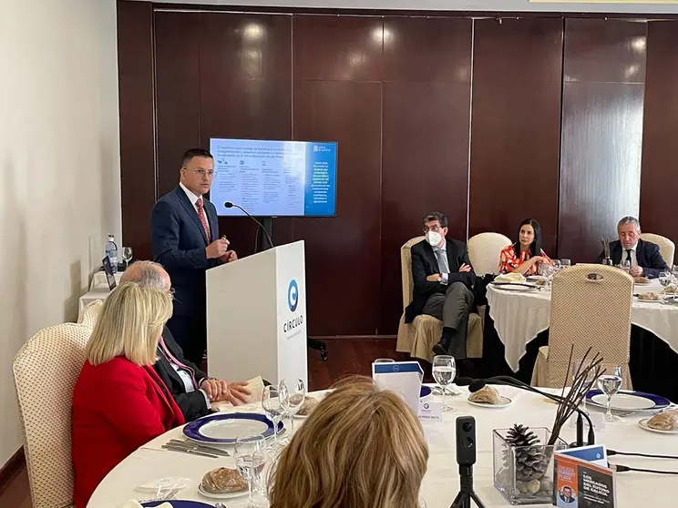 José González señaló que el objetivo fundamental de esta nueva ley será que los productos alimentarios gallegos alcancen una nueva dimensión en el mercado, más competitiva y atractiva para la ciudadanía.