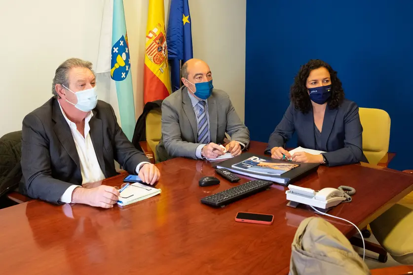 10,00 h.-            O director do Instituto de Estudos do Territorio, Enrique de Salvador, e a presidenta de Portos de Galicia, Susana Lenguas, reuniranse para falar da Guía de boas prácticas para a mellora da integración paisaxística das instalacións portuarias.   

foto xoán crespo
