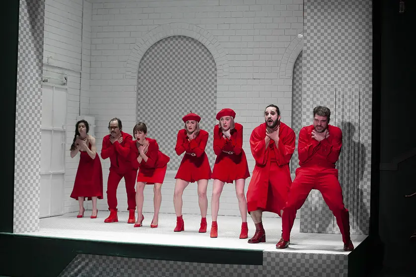 Participa no Festival Internacional de Teatro do Alentejo, cunha función en Beja o día 12, e estará en Coímbra o sábado 14.