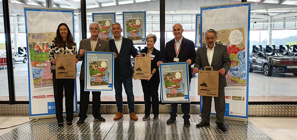 Os carteis e as bolsas da compañía galega de distribución alimentaria contarán coa imaxe conmemorativa do 17 de maio de 2022.
