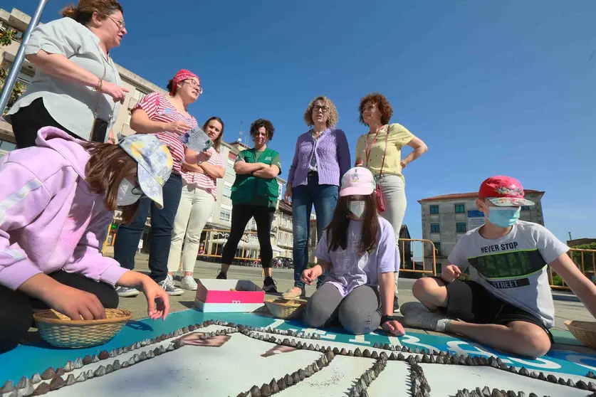 O Corpus ach&eacute;gase en Ponteareas coas alfombras do Día das Letras Galegas do alumnado da vila.