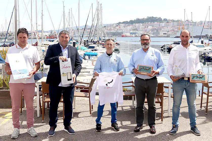 El presidente de la Real Federación Gallega de Vela, Manuel Villaverde; el gerente de Adegas Ladairo, Víctor López; el CEO de TuyPan, Marcos Pérez; el representante de DeckMarine, Javier Montenegro; y el presidente del Liceo, Miguel Pereira.