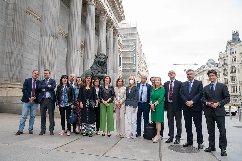 La conselleira de Medio Ambiente, Territorio y Vivienda asistió esta tarde en el Congreso al debate de una proposición de ley sobre la actual protección de la especie al norte del Duero.
