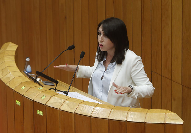 La conselleira de Promoción del Empleo e Igualdad, María Jesús Lorenzana, destacó hoy en el Parlamento las acciones que está adoptando el Gobierno gallego para incrementar las oportunidades laborales del personal trabajador del sector naval.