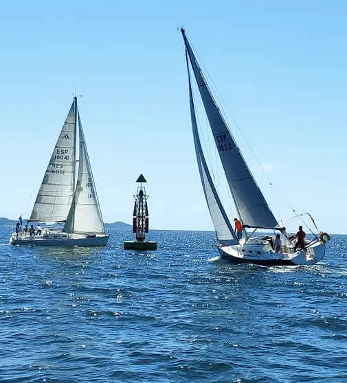 Argalleiro y Espita llegando para tomar la baliza de Os Pelados frente a Aguete.