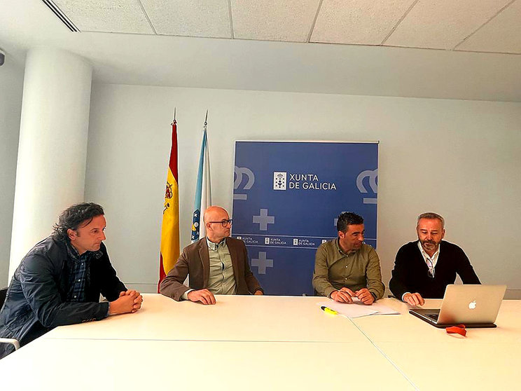 El delegado territorial en Pontevedra, Luis López, mantuvo esta mañana una reunión del trabajo con el director de esta iniciativa, Pedro Calaza.