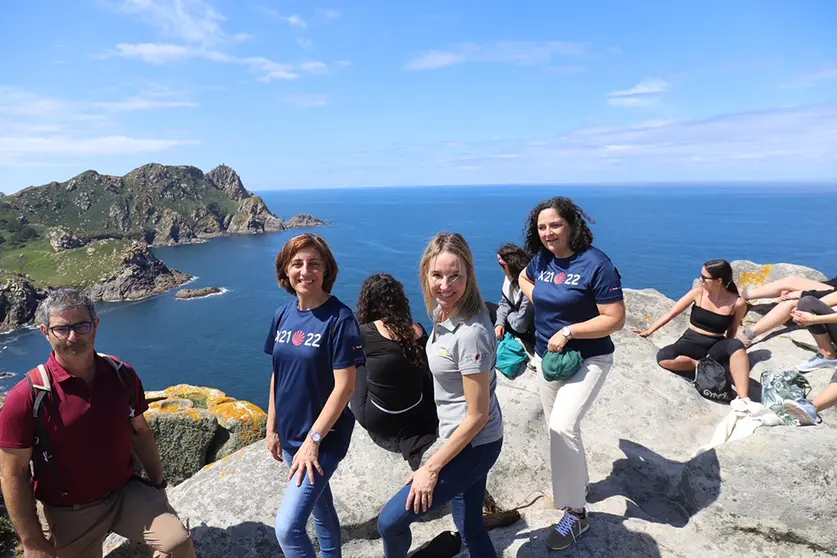 A conselleira de Medio Ambiente, Territorio e Vivenda visitou esta mañá o arquipélago das Cíes co gallo do Día mundial do medio ambiente.