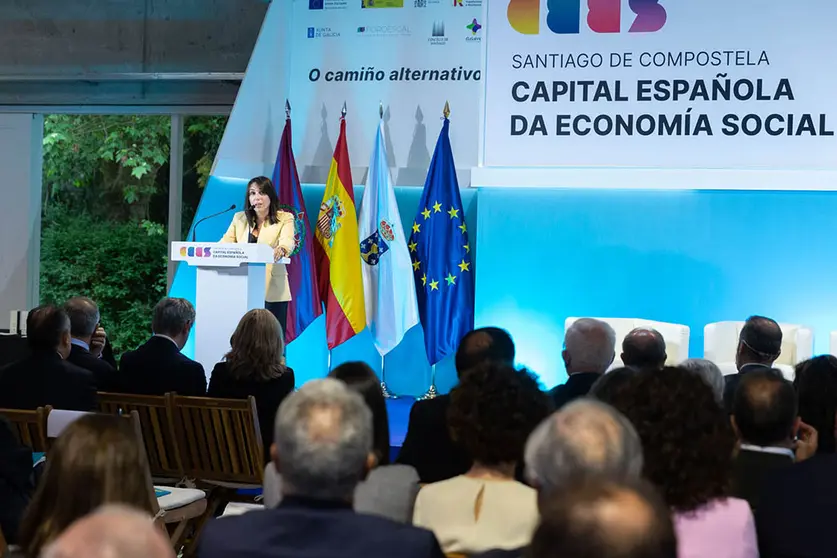 La conselleira de Promoción del Empleo e Igualdad, María Jesús Lorenzana, participó hoy en Santiago de Compostela en el acto de presentación del Manifiesto de la Economía Social que sienta las bases para consolidar esta fórmula empresarial.