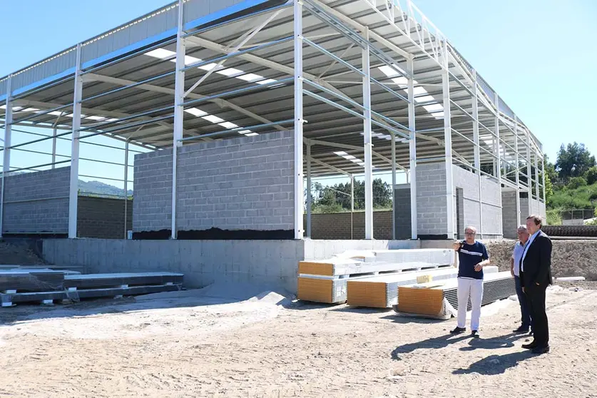 António Monteiro e Manuel Gonçalves, proprietários da empresa, receberam o edil barquense nas suas instalações na referida área de acolhimento empresarial em Vila Nova de Muía.