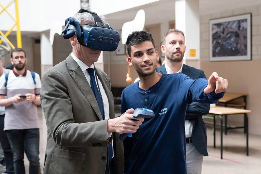 O titular do Goberno galego visitou o Centro Integrado de Formación Profesional Someso, na Coruña, e presentou a nova oferta de FP 2022-2023.