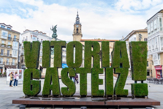 Vitoria-Gasteiz es la ciudad menos dependiente del efectivo.