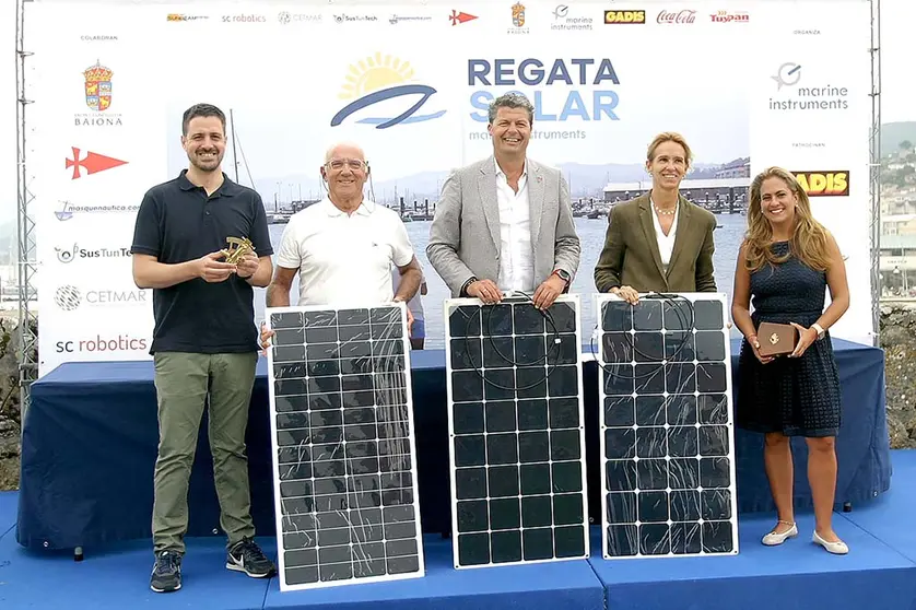 Con placas solares y premios de Jesús Betanzos.