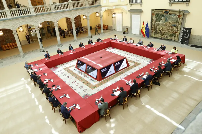 O vicepresidente primeiro e conselleiro de Economía, Industria e Innovación, Francisco Conde, participou hoxe en Madrid na reunión do padroado da Fundación COTEC para a Innovación.