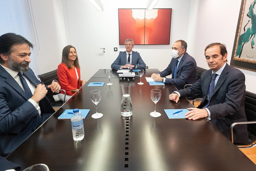 El presidente de la Xunta informó del acuerdo en una reunión que mantuvo con los presidentes de los Colegios de Farmacéuticos de Galicia coincidiendo con la entrada en vigor del decreto que regula el sistema personalizado de dosificación.