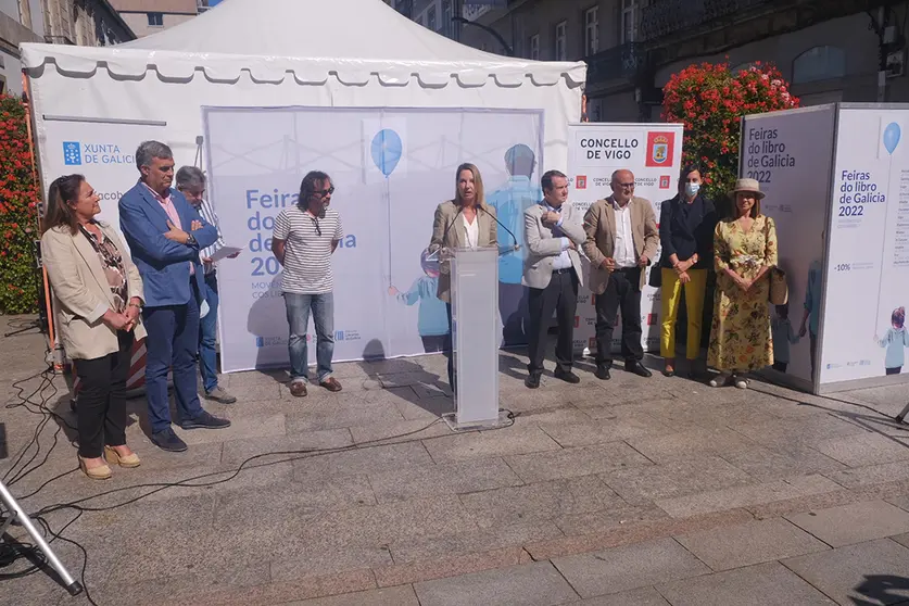 Fernández-Tapias recuerda la figura "única" del escritor Domingo Villar.