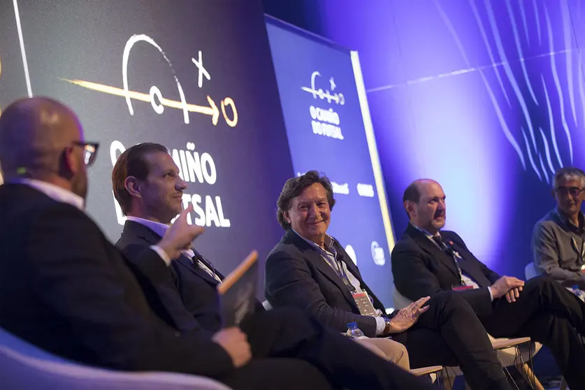 El Congreso Internacional de Futsal se celebra en Santiago de Compostela, el 1 y 2 de julio, con la presencia de profesionales deportivos de primer nivel.