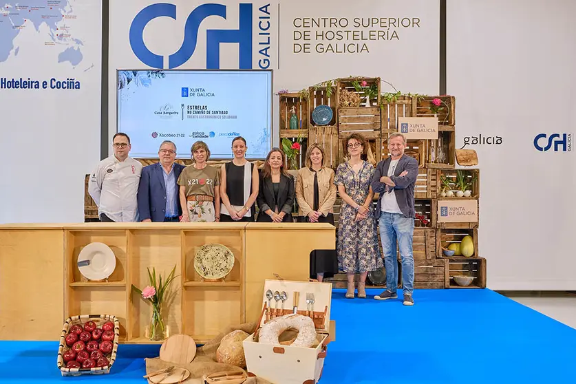 A importancia da gastronomía e dos valores xacobeos destacan na presentación do evento solidario 'Estrelas solidarias no Camiño'.