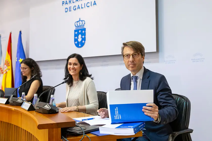 El conselleiro de Hacienda y Administración Pública compareció en el Parlamento para presentar el Plan Estratégico.