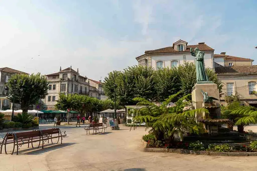 Praza da Inmaculada e Paseo da Corredoira de Tui.