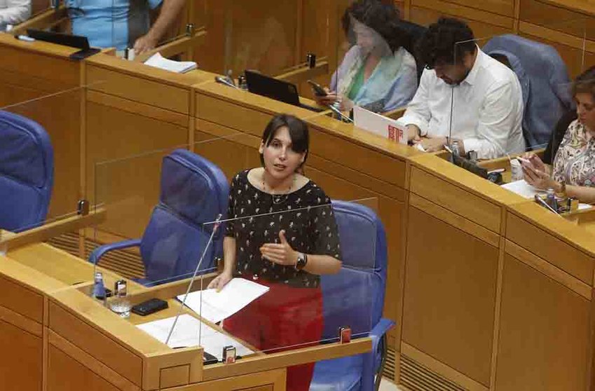 La conselleira de Promoción del Empleo e Igualdad, María Jesús Lorenzana, destacó hoy en el Parlamento de Galicia que lOs jóvenes son un colectivo prioritario en las políticas activas de empleo de la Xunta.