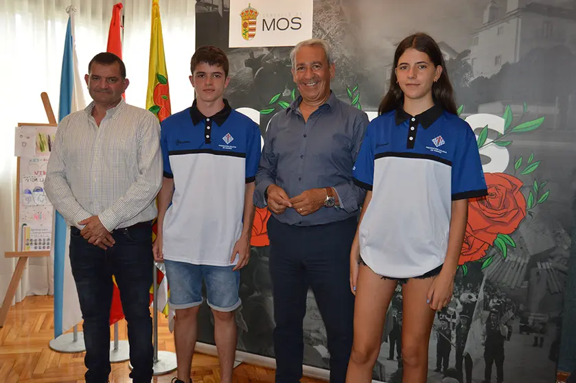 Noa e Xabier foron recibidos no Concello.