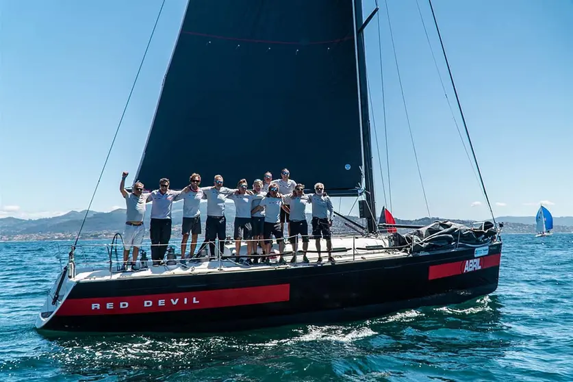 La tripulación del Aceites Abril con Luis y Jorge Pérez Canal en cabeza.  © JACOBO BASTOS.