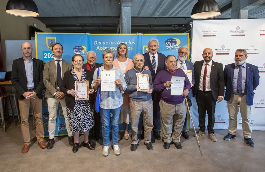 A conselleira de Política Social e Xuventude, Fabiola García, participa na clausura do acto en conmemoración do Día dos avós organizado por Mensajeros de la Paz.
